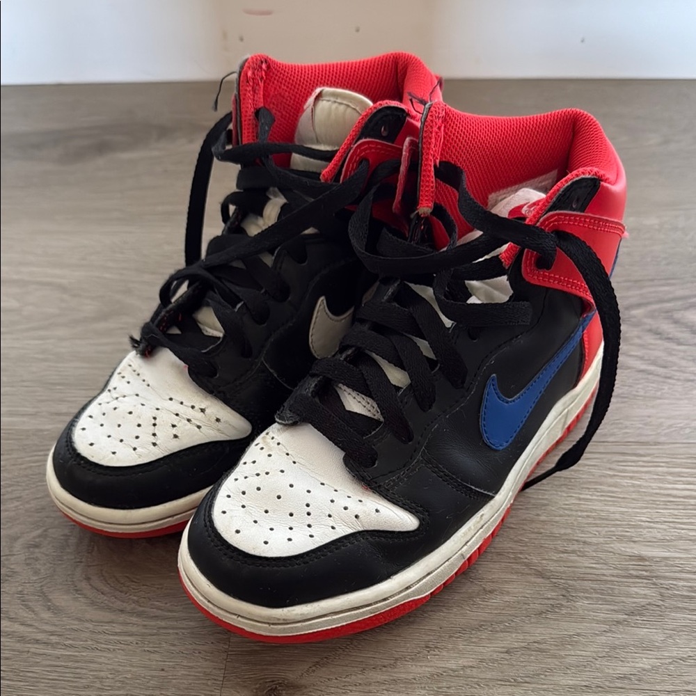 Nike Dunk High Knicks- kids size 4.5